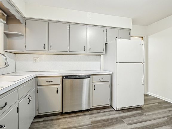 5th image of 233 Rankin Ave