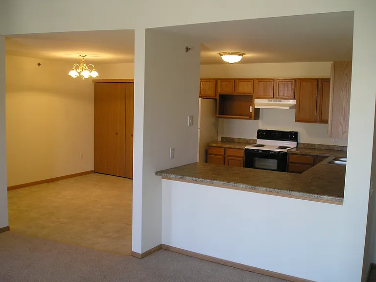 Commonwealth Village Apartments — Photo 14