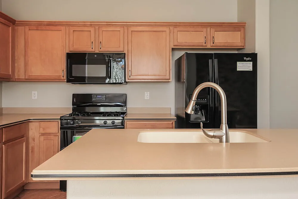 3 bed, 2.0 bath, 2132 sqft, $2,580 — Photo 4