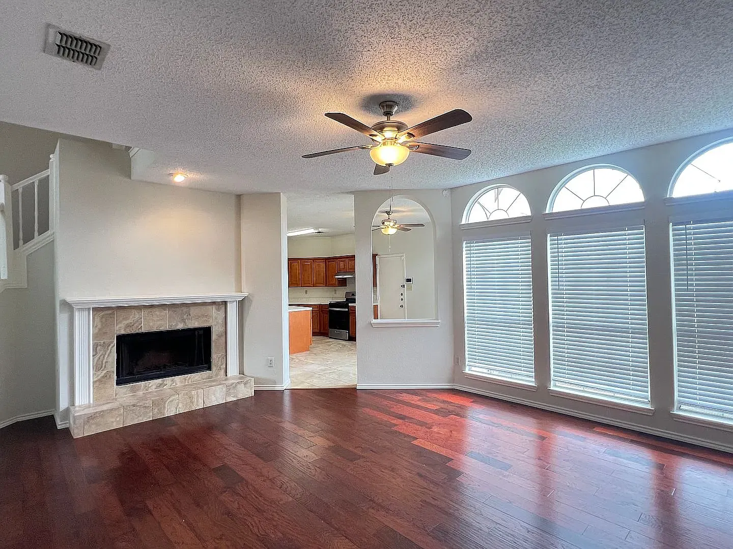 4 bed, 2668 sqft, $2,800 — Photo 4