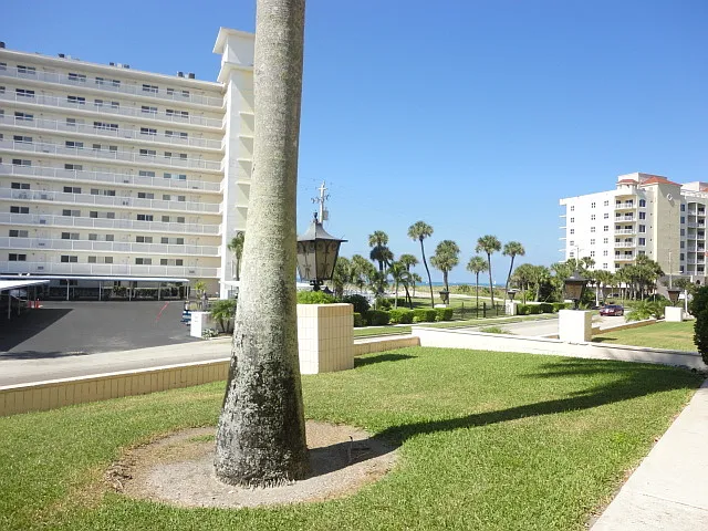 Beach across the Street! Located in the Gulf Point HOA community — Photo 2
