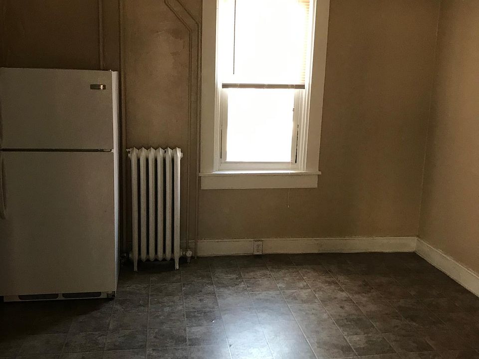 2nd image of 707 Manor St APT 2