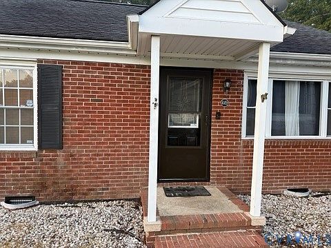 3rd image of 449 Colonial Trl W