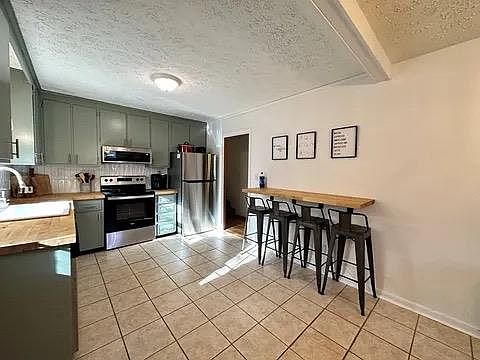 4th image of 218 Horizon St