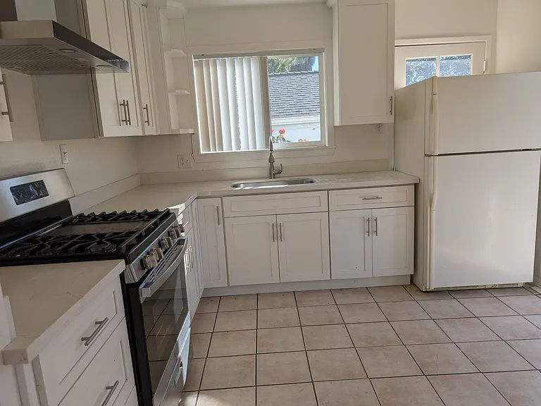 411 E St #411 — Photo 10