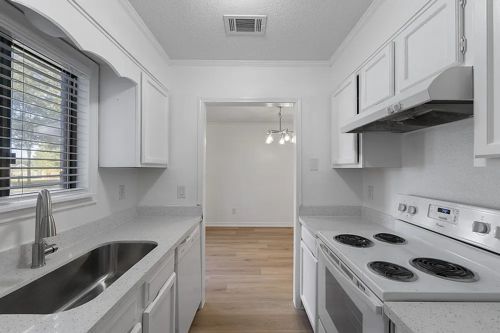 2 bed, 1.5 bath, $1,595 — Photo 2