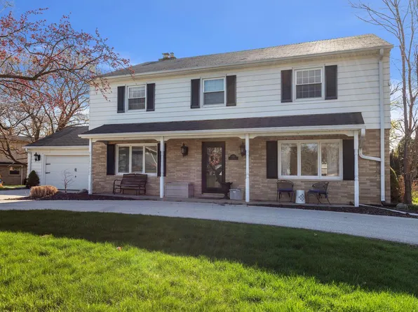 8940 North Malibu DRIVE, Bayside, WI 53217