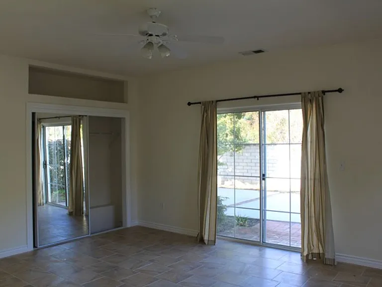 4527 Hollister Ave — Photo 7