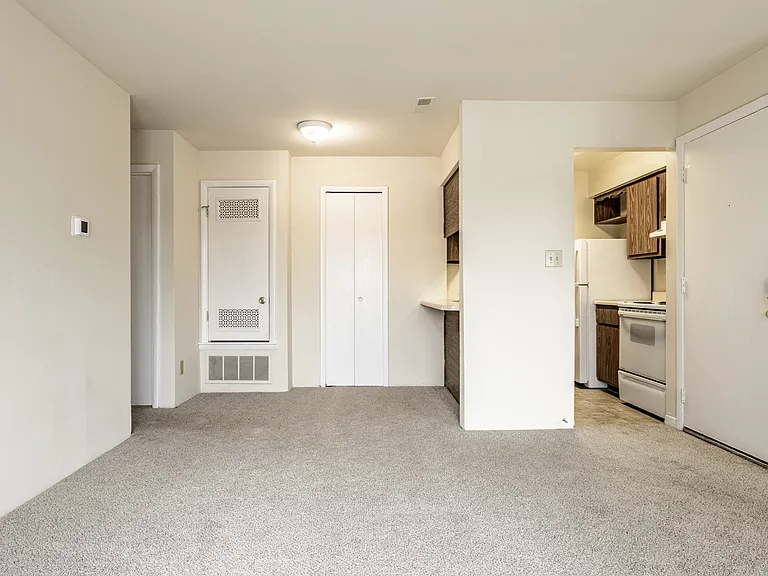 Scarborough Lake Apartments — Photo 5