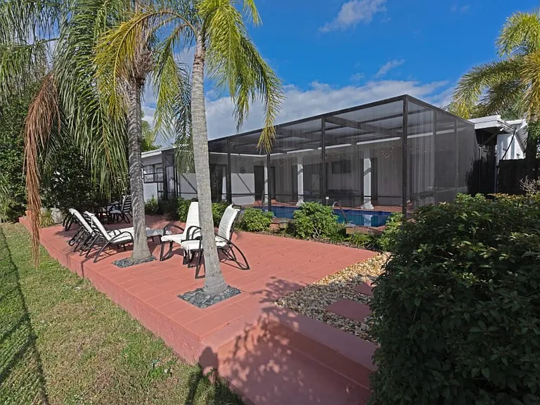 1311 SW 56th Ave — Photo 30