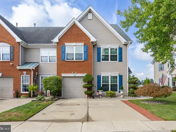 93 La Costa Dr, Blackwood, NJ 08012