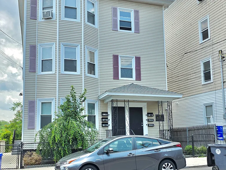 524 Charles St #2F — Photo 12