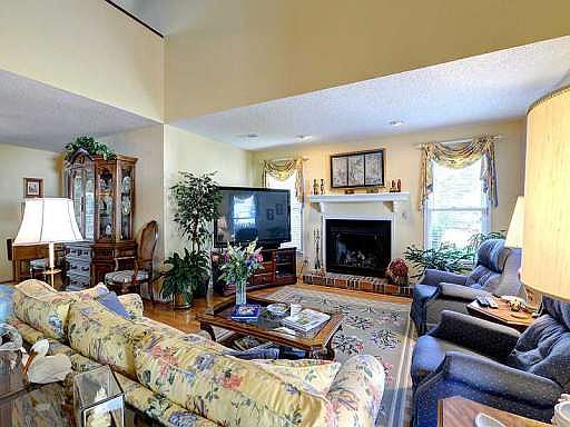 4th image of 36 Alicia Ct
