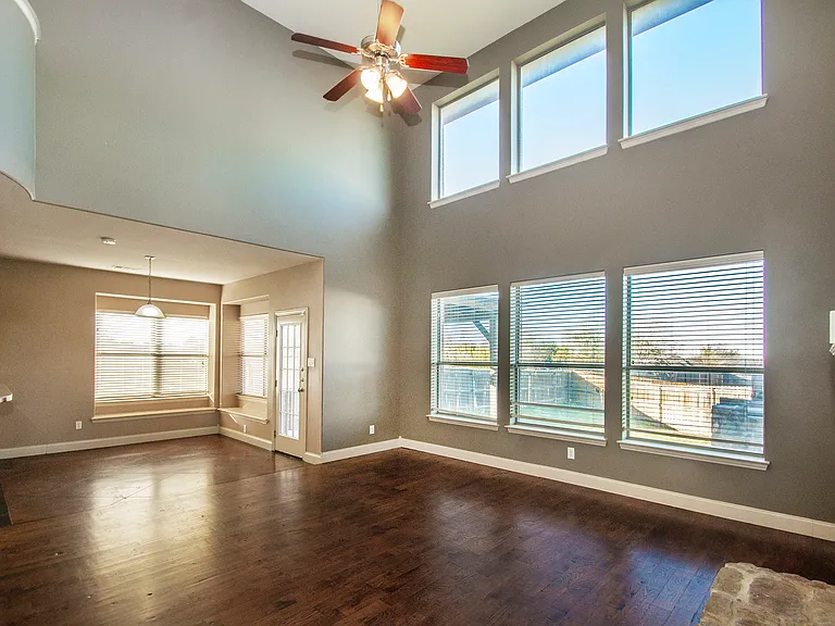 903 Fieldstone Dr — Photo 4