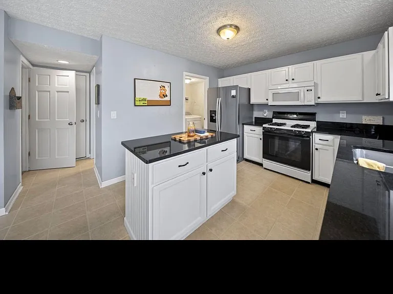 9053 Longstone Dr — Photo 13