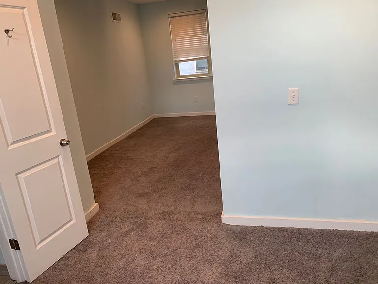 1411 W Thompson St — Photo 19