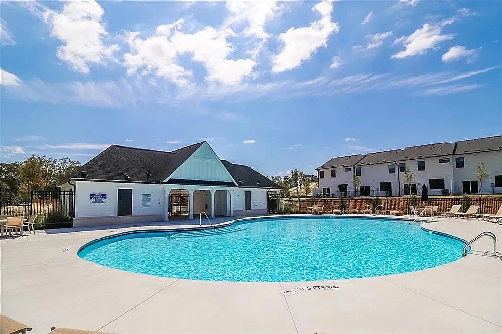 3 bed, 2.5 bath, 1850 sqft, $1,999 — Photo 3