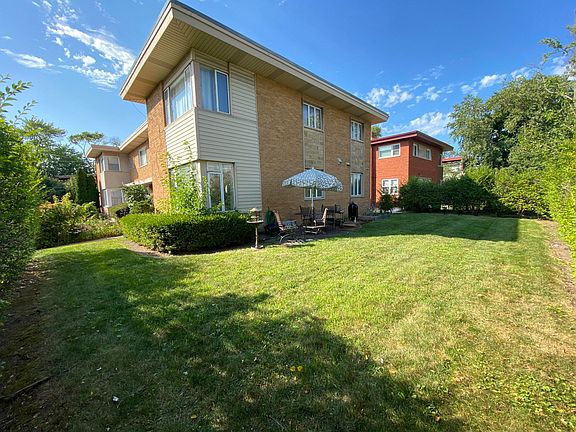 Large Private Yard with Patio/garden area