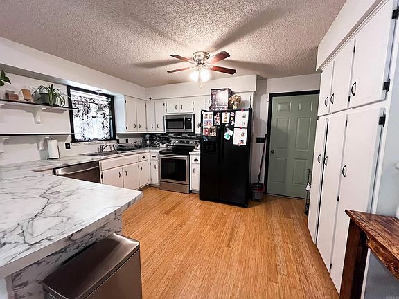 5th image of 1501 Spinnenwebber St