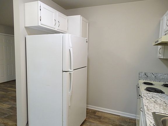 5th image of 26 Hilldale Dr