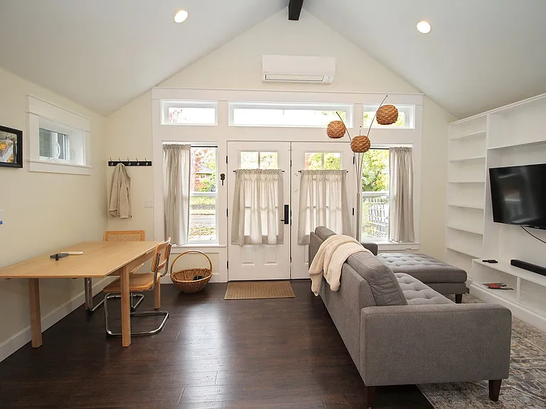 816 NE Imperial Ave — Photo 3