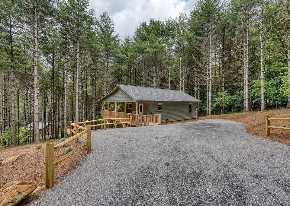 1st image of 124 Lakeside Estates Dr