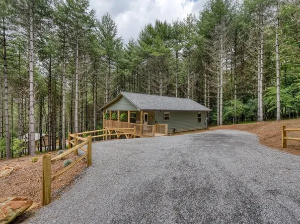 124 Lakeside Estates Dr, Hayesville, NC 28904