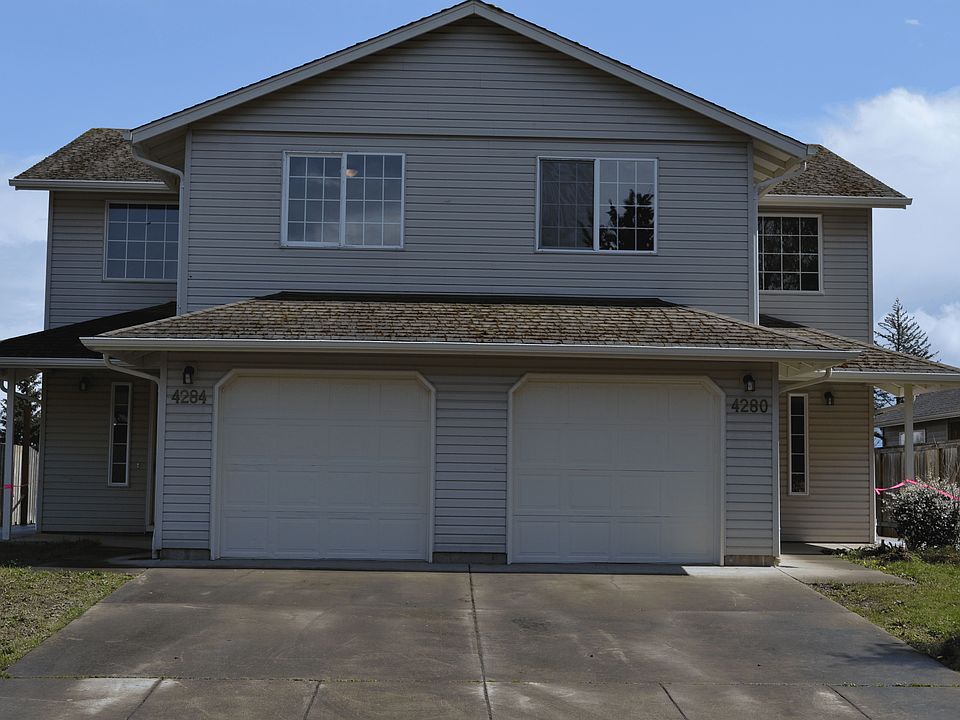 FRONT VIEW OF DUPLEX