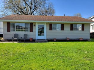 1428 Jones St, Le Claire, IA 52753