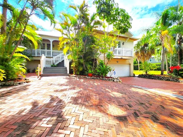 102 17th St NE, Bradenton, FL 34208