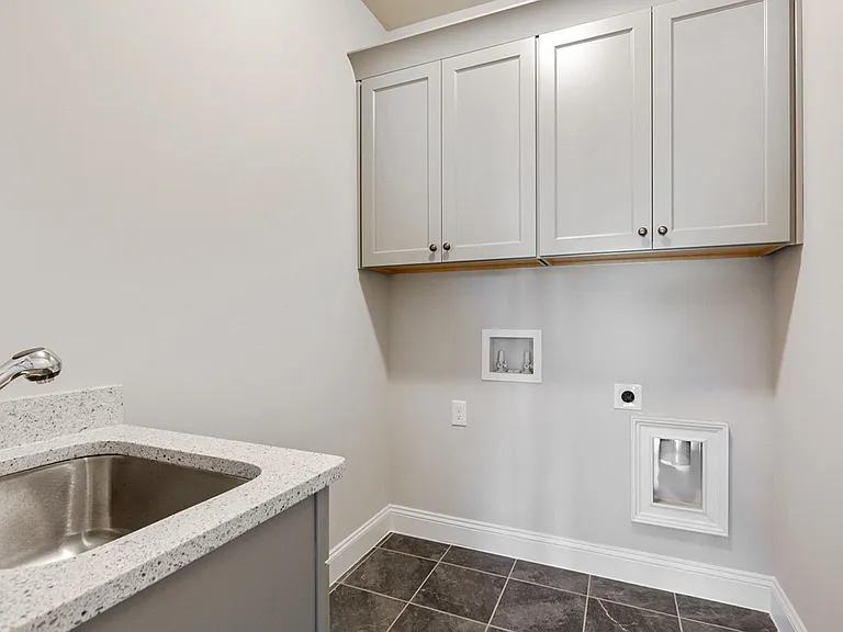 106 Oakdale Woods Ln — Photo 2