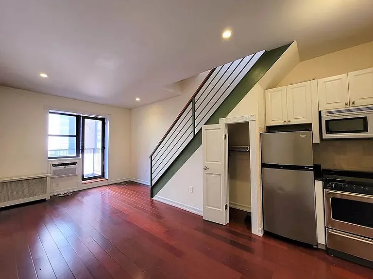 241 E 58th St #5T — Photo 5