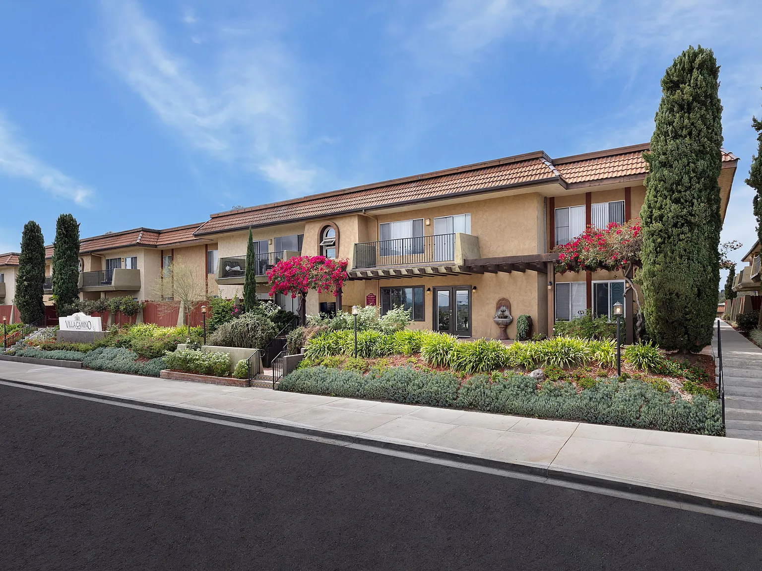 Villa Camino Apartments — Photo 2
