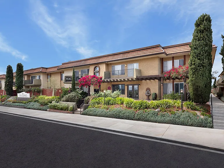 Villa Camino Apartments — Photo 2
