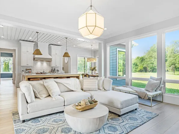 1801 Golfview Dr, Auburn, IN 46706