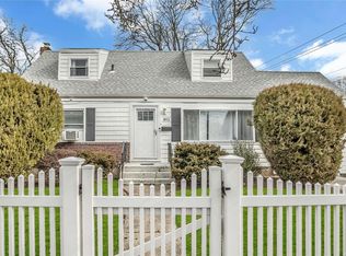 891 Main St, Farmingdale, NY 11735