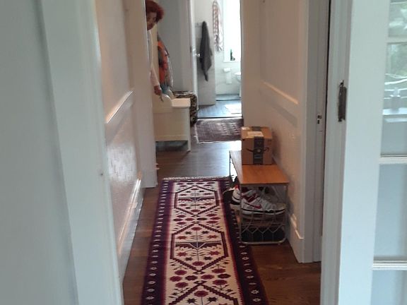 Central hallway separates bedrooms from livingspace.