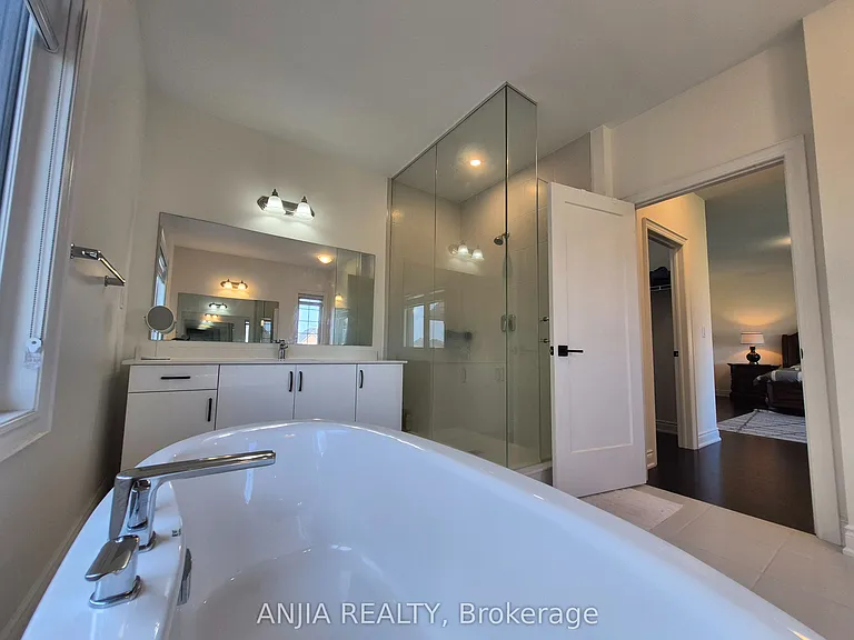 50 Meadow Vista Cres #UPPER — Photo 36