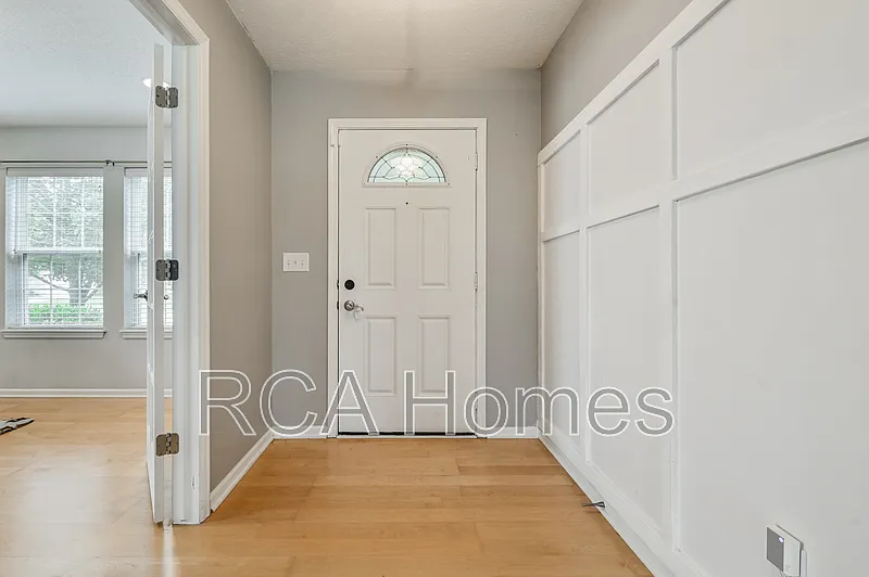 4 bed, 2.0 bath, 2743 sqft, $2,500 — Photo 3
