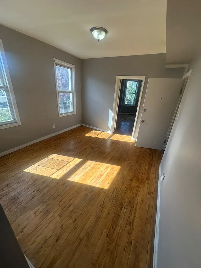 3 bed, $2,100 — Photo 4