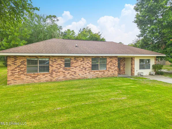 212 7th St, Bay Saint Louis, MS 39520