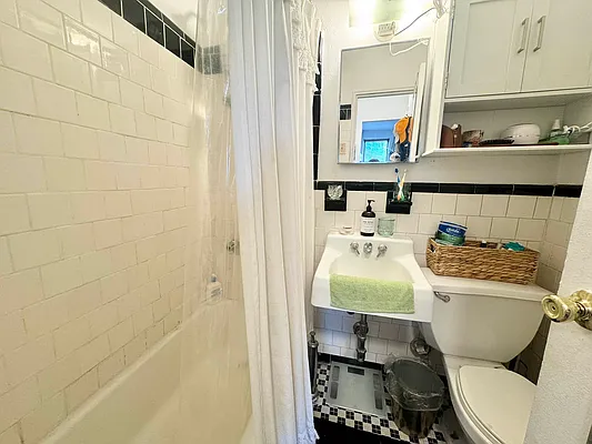 Rented by J PRESTON AND ASSOCIATES INC | media 9