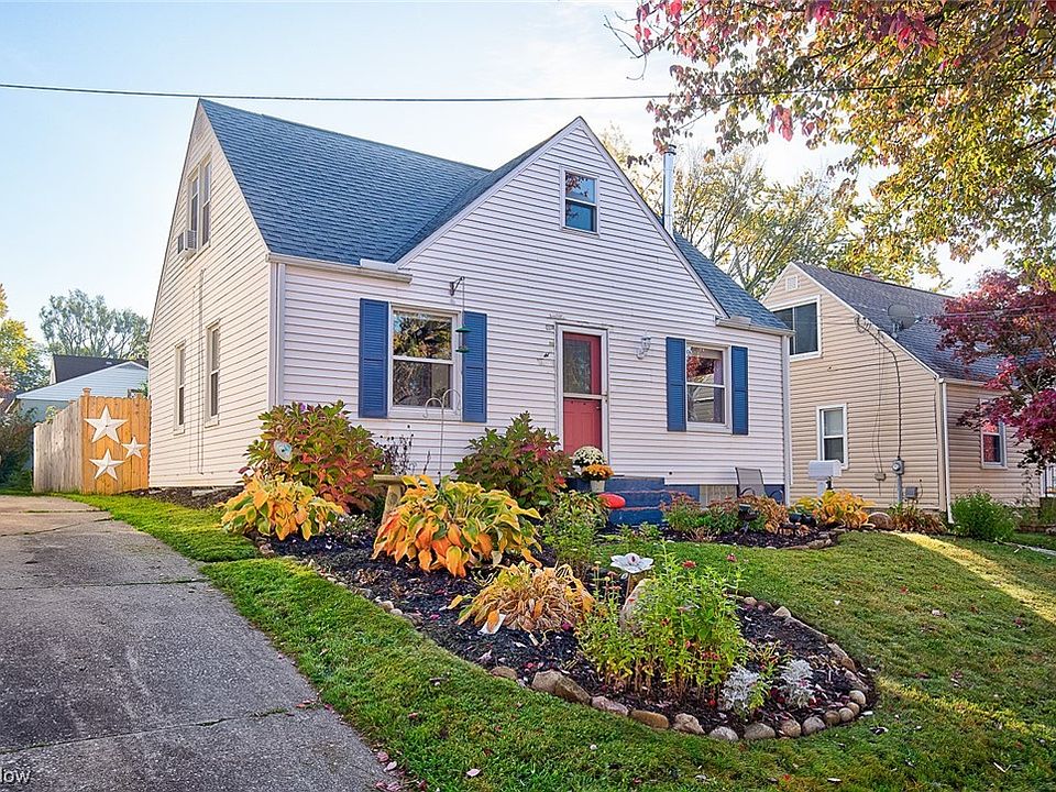 1st image of 1703 Oakwood Ave