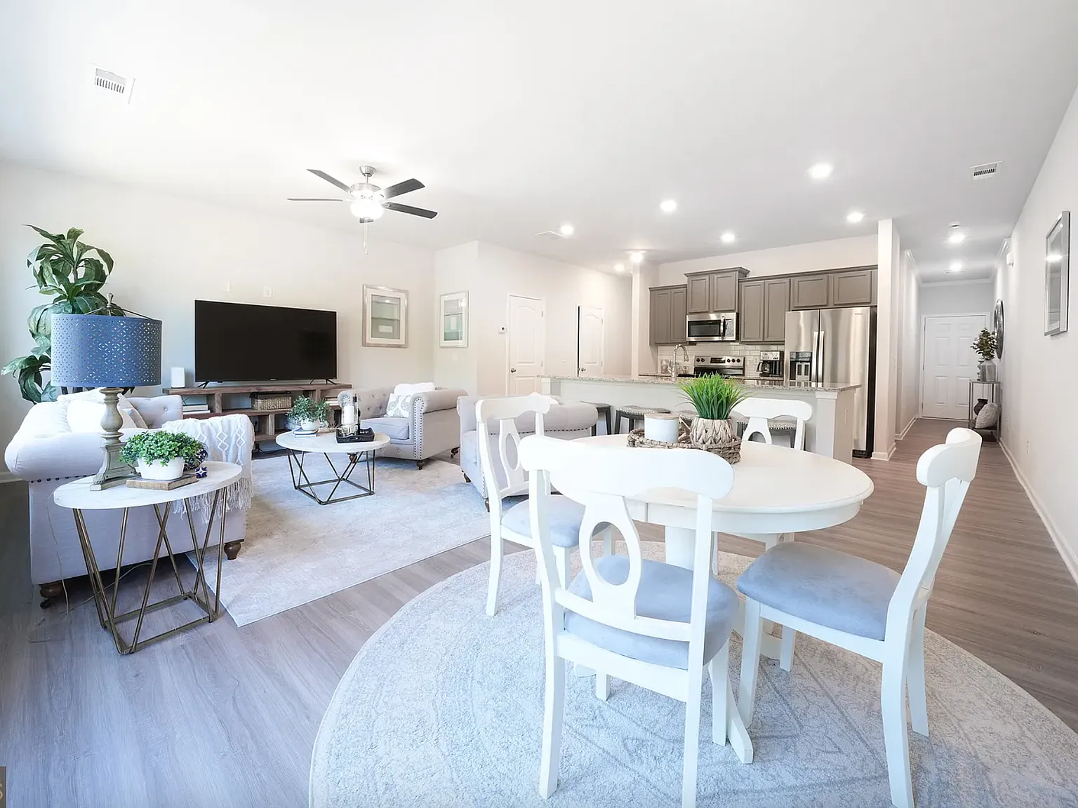 3 bed, 2.5 bath, 1776 sqft, $2,300 — Photo 1