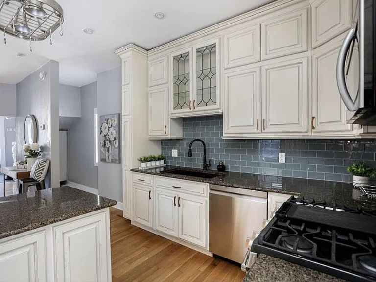 120 Lewis St — Photo 2