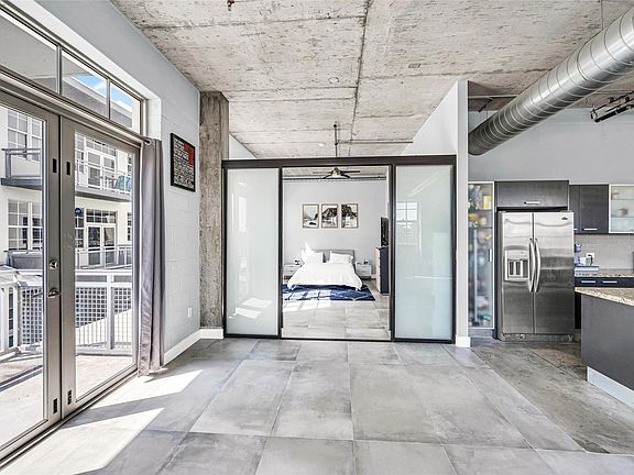4th image of 435 N Andrews Avenue #301