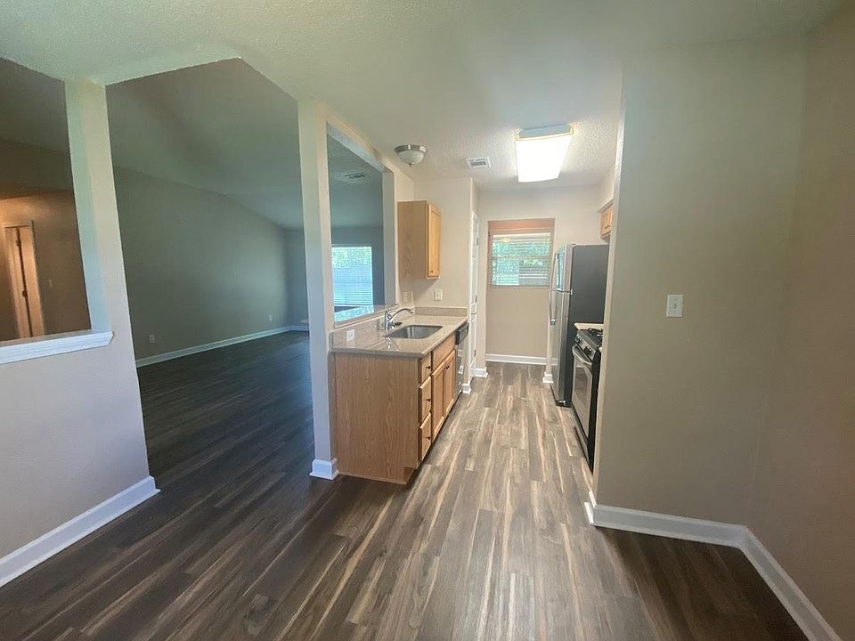 1st image of 612 Carrier Dr