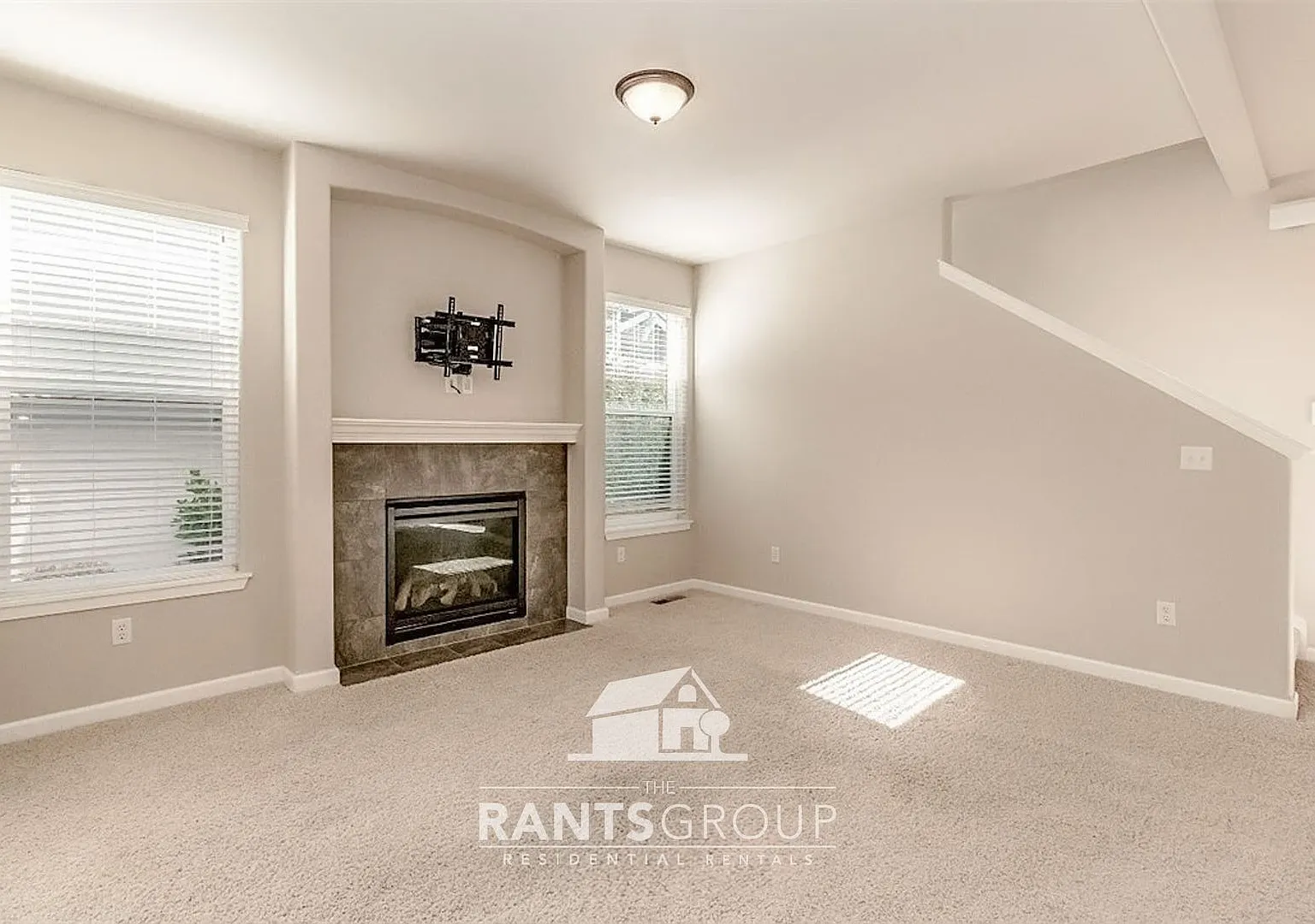 Gorgeous 2 Story Home! Located in Central Lacey! — Photo 4