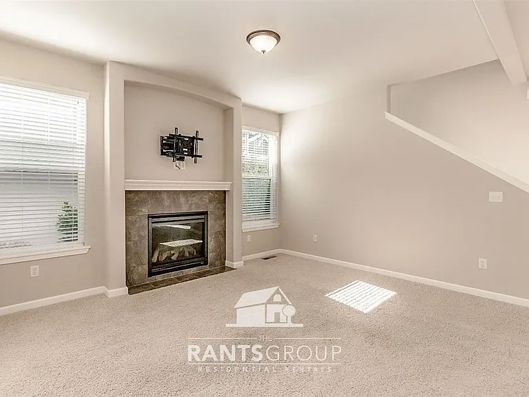 4724 Stonegate St SE — Photo 4