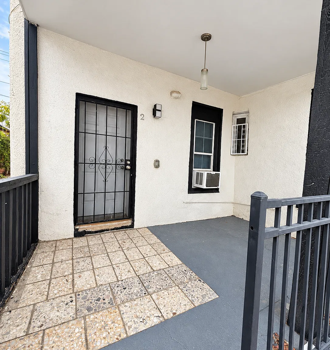 2 bed, 750 sqft, $900 — Photo 2